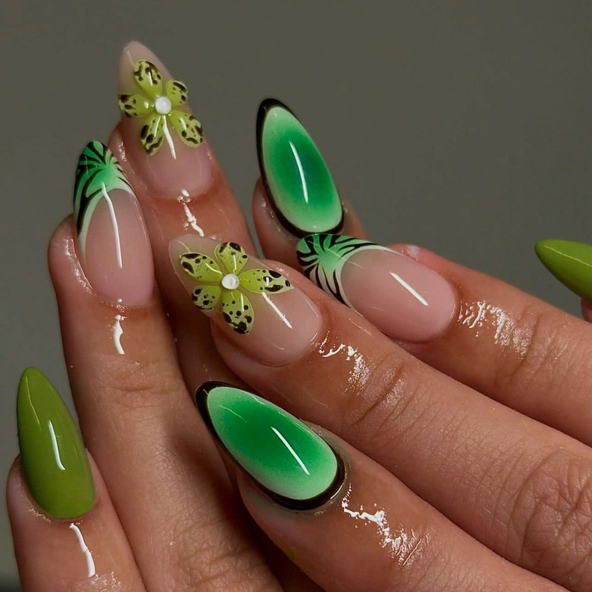 Press on nails 15 sets(open in LIVE)